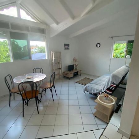 Appartements: Plage & Commerces A 200M Sainte-Anne  Buitenkant foto