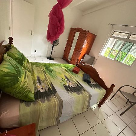 Appartements: Plage & Commerces A 200M Sainte-Anne  Buitenkant foto
