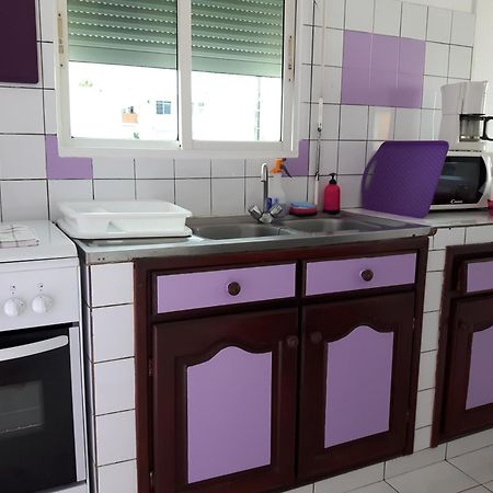 Appartements: Plage & Commerces A 200M Sainte-Anne  Buitenkant foto