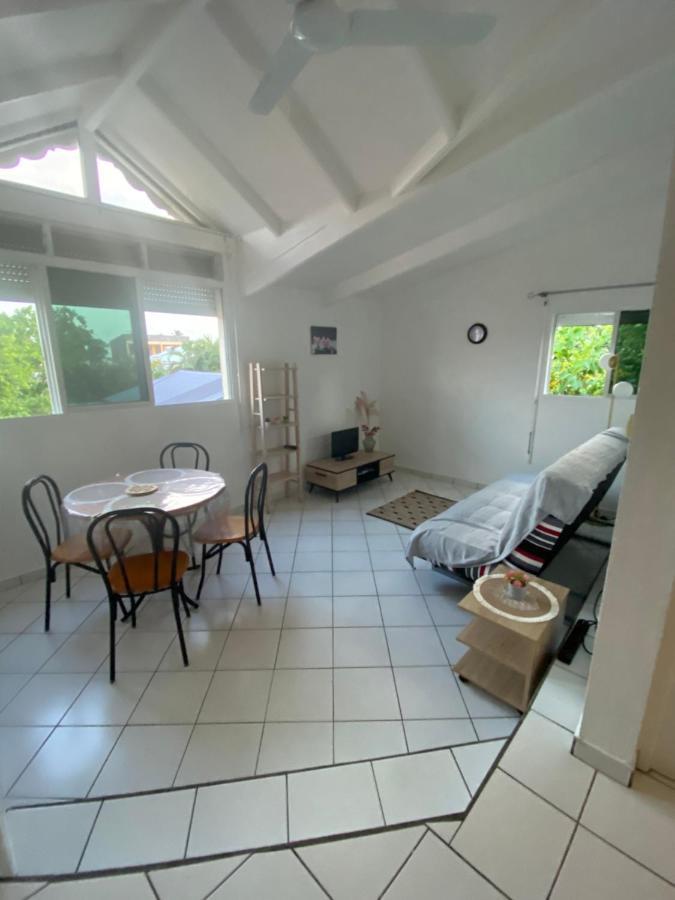 Appartements: Plage & Commerces A 200M Sainte-Anne  Buitenkant foto