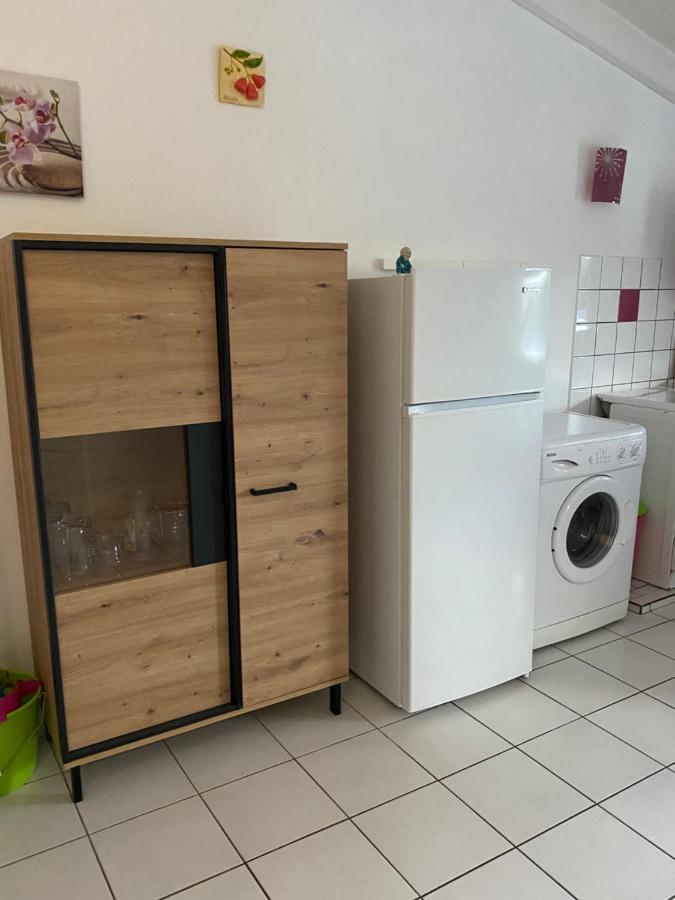 Appartements: Plage & Commerces A 200M Sainte-Anne  Buitenkant foto