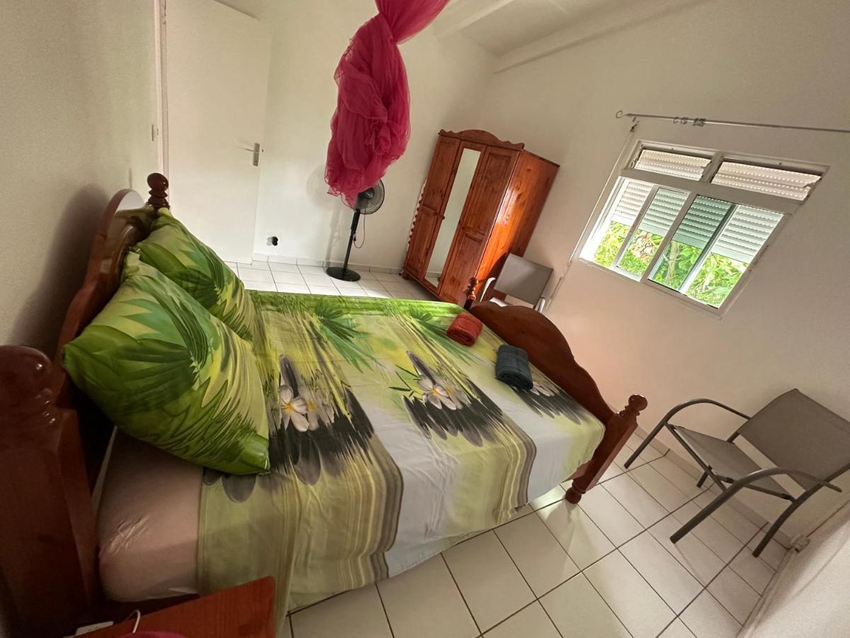Appartements: Plage & Commerces A 200M Sainte-Anne  Buitenkant foto