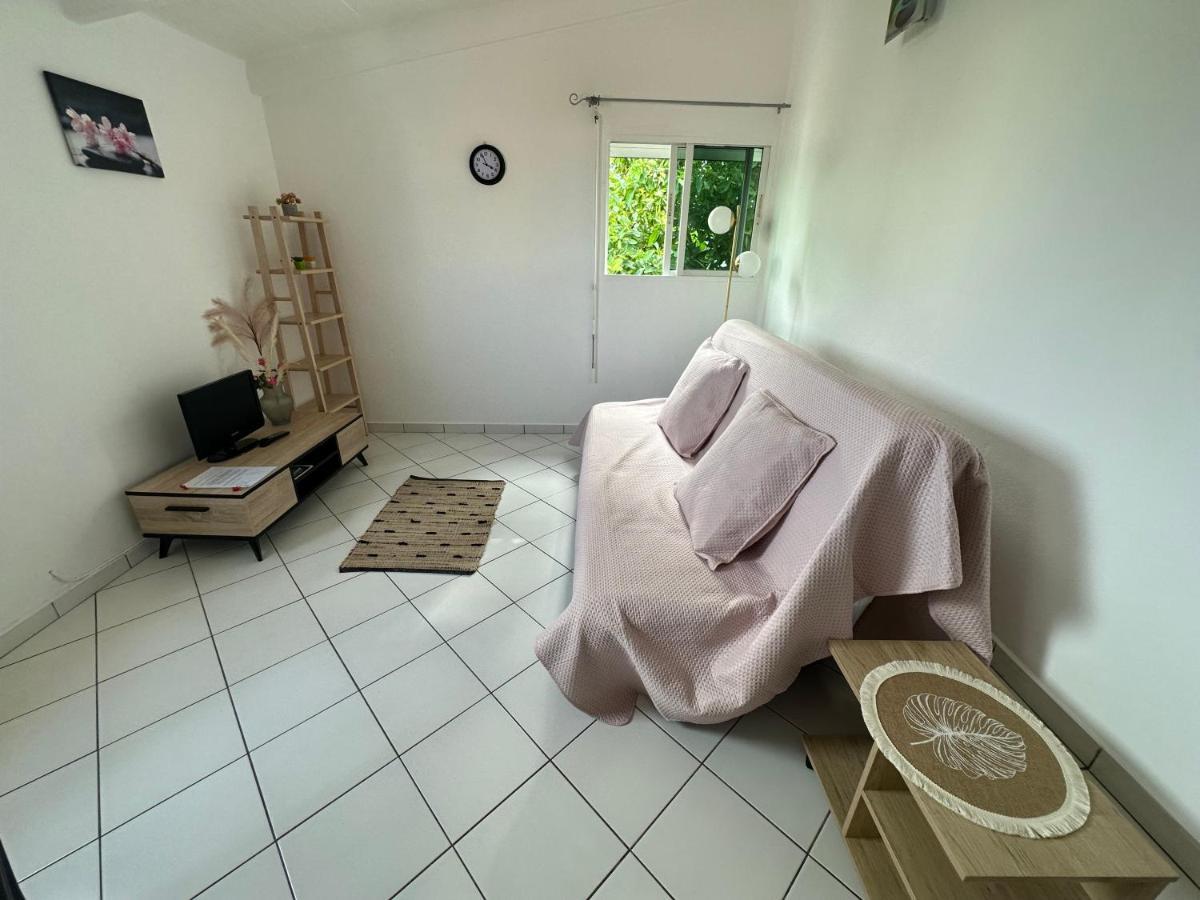 Appartements: Plage & Commerces A 200M Sainte-Anne  Buitenkant foto