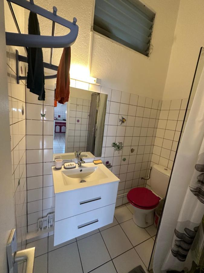 Appartements: Plage & Commerces A 200M Sainte-Anne  Buitenkant foto