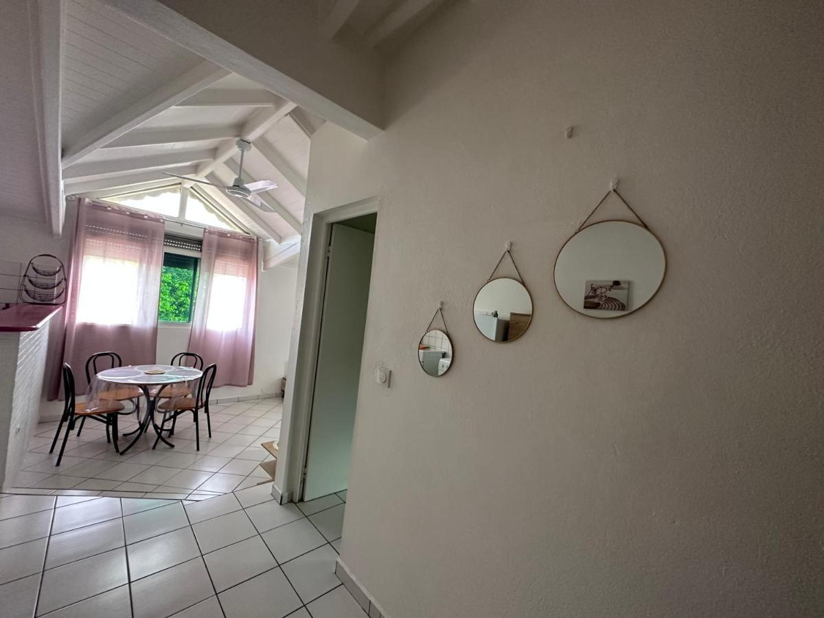 Appartements: Plage & Commerces A 200M Sainte-Anne  Buitenkant foto