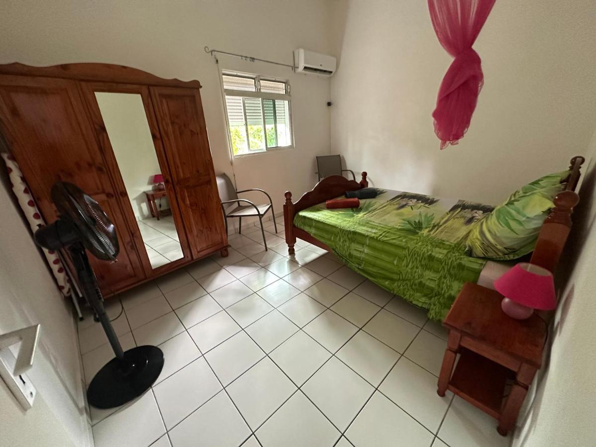 Appartements: Plage & Commerces A 200M Sainte-Anne  Buitenkant foto